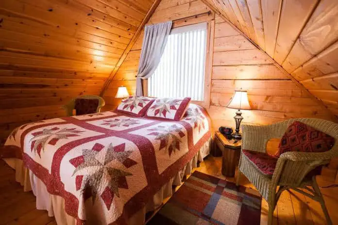 Airbnb Alaska Hatcher Pass Bed